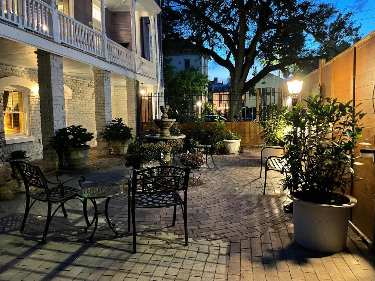 Bed and Breakfast Amethyst Garden Savannah Exterior foto