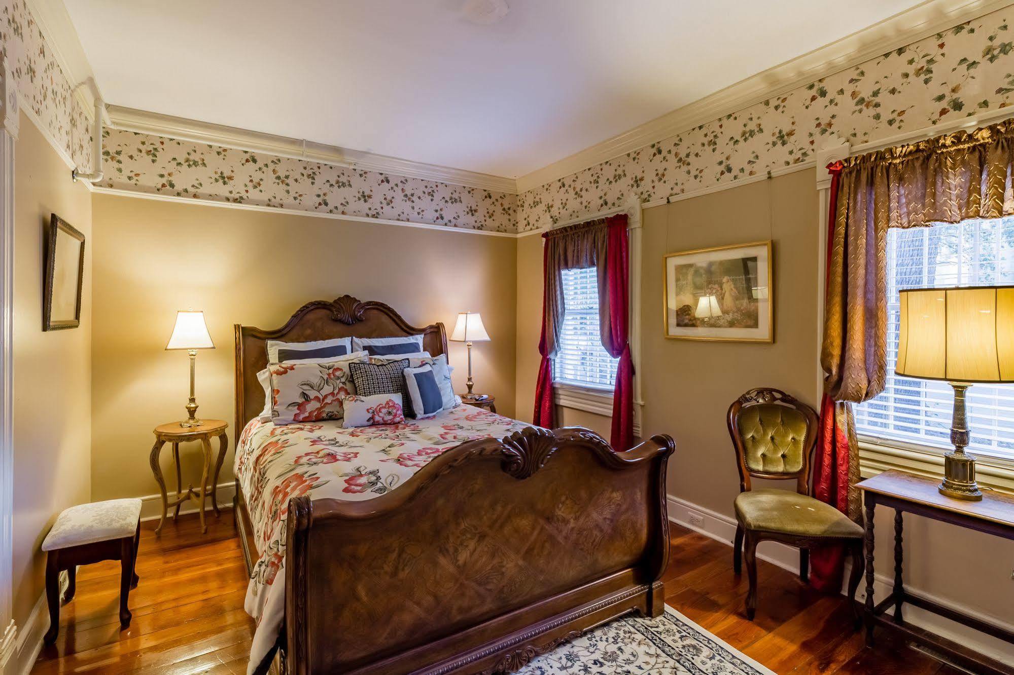 Bed and Breakfast Amethyst Garden Savannah Exterior foto