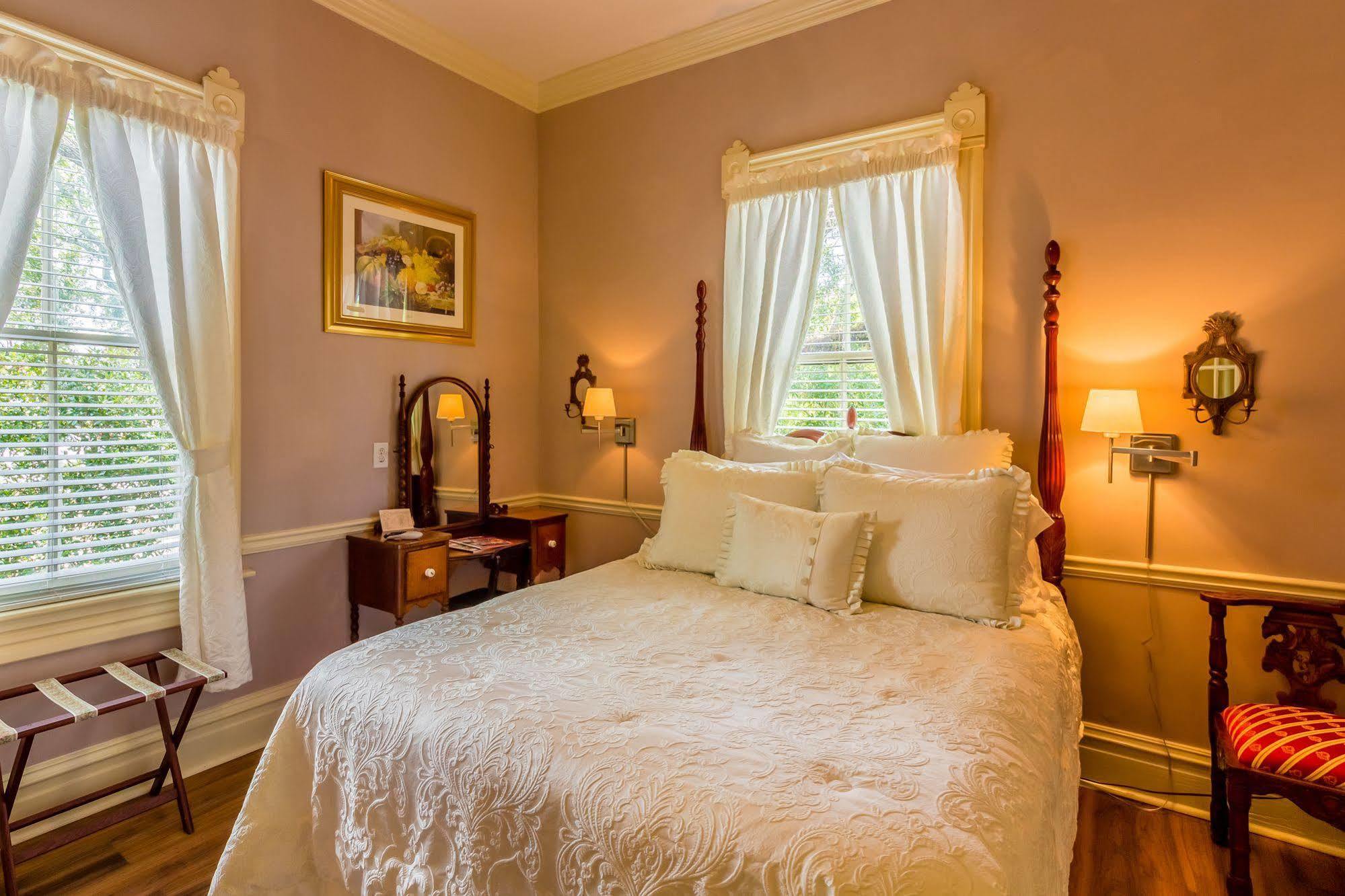 Bed and Breakfast Amethyst Garden Savannah Exterior foto